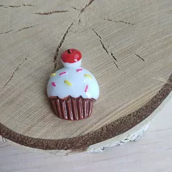 Акриловое украшение "Капкейк белый", 2,3х1,7 см, 1 шт Акриловое украшение "Капкейк белый", 2,3х1,7 см, 1 шт