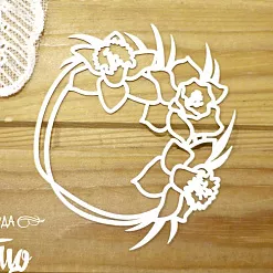 Украшение из чипборда "Рамка с нарциссами" (Просто небо) Украшение из чипборда "Рамка с нарциссами" (Просто небо)